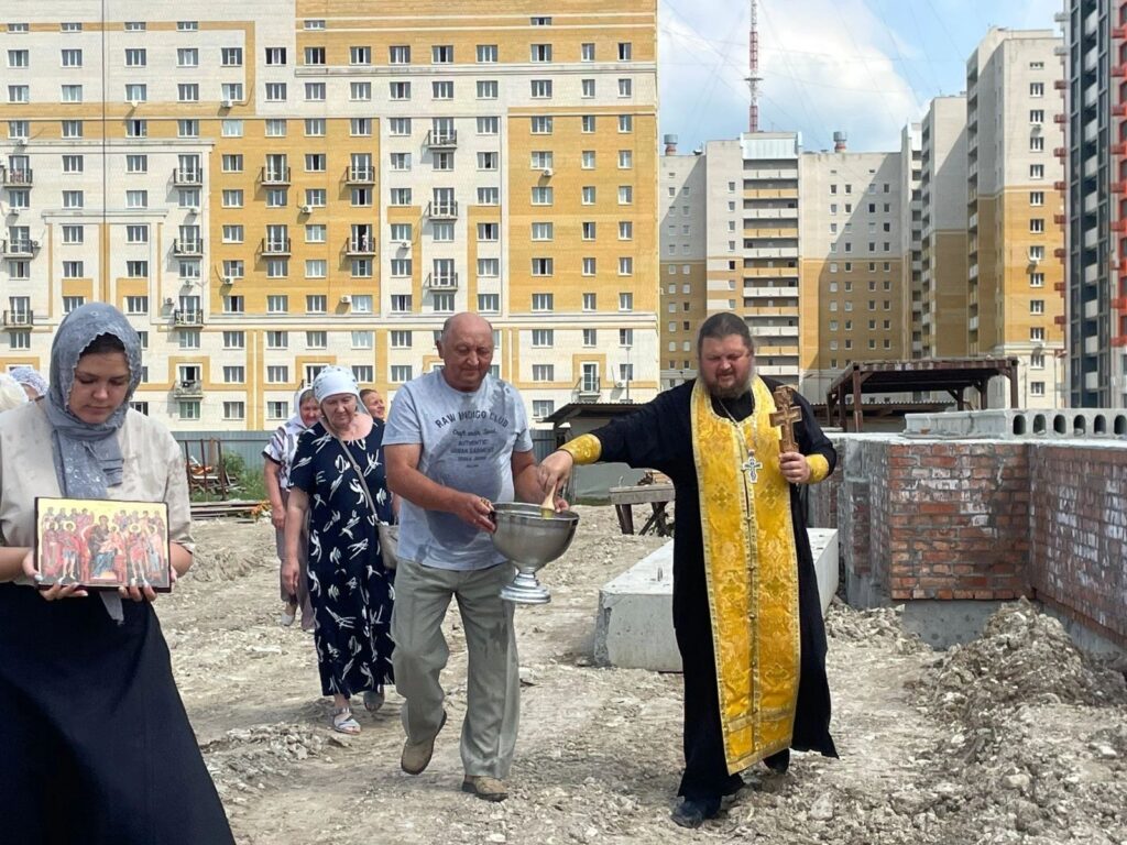 СУББОТНИЙ МОЛЕБЕН И КРЕСТНЫЙ ХОД