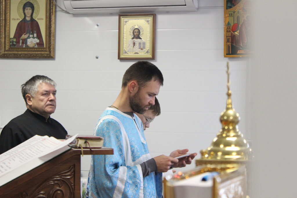 С ПРАЗДНИКОМ РОЖДЕСТВА ПРЕСВЯТОЙ БОГОРОДИЦЫ, БРАТЬЯ И СЕСТРЫ!