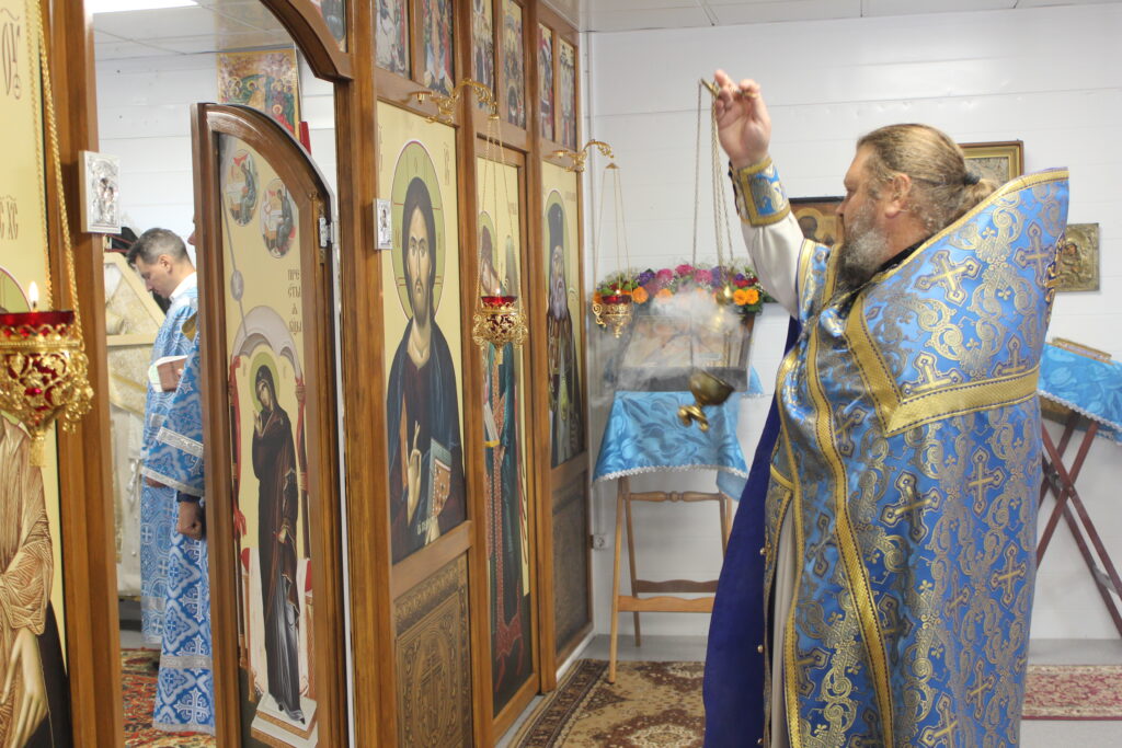 С ПРАЗДНИКОМ РОЖДЕСТВА ПРЕСВЯТОЙ БОГОРОДИЦЫ, БРАТЬЯ И СЕСТРЫ!