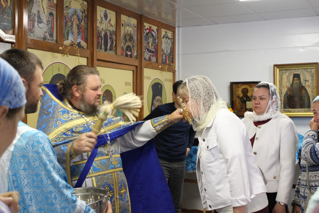С ПРАЗДНИКОМ РОЖДЕСТВА ПРЕСВЯТОЙ БОГОРОДИЦЫ, БРАТЬЯ И СЕСТРЫ!