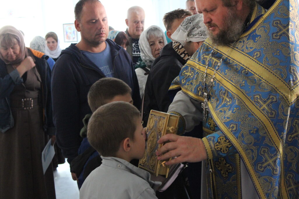 С ПРАЗДНИКОМ РОЖДЕСТВА ПРЕСВЯТОЙ БОГОРОДИЦЫ, БРАТЬЯ И СЕСТРЫ!