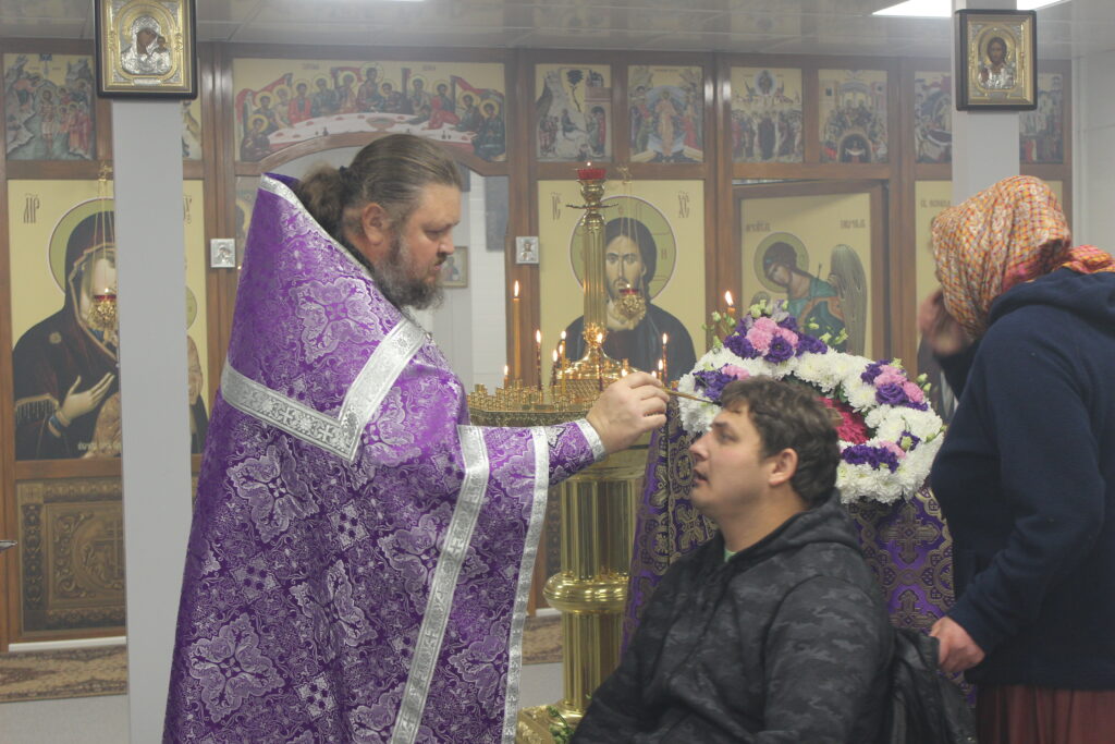 Всенощное бдение на праздник Воздвижения Честного и Животворящего Креста Господня.