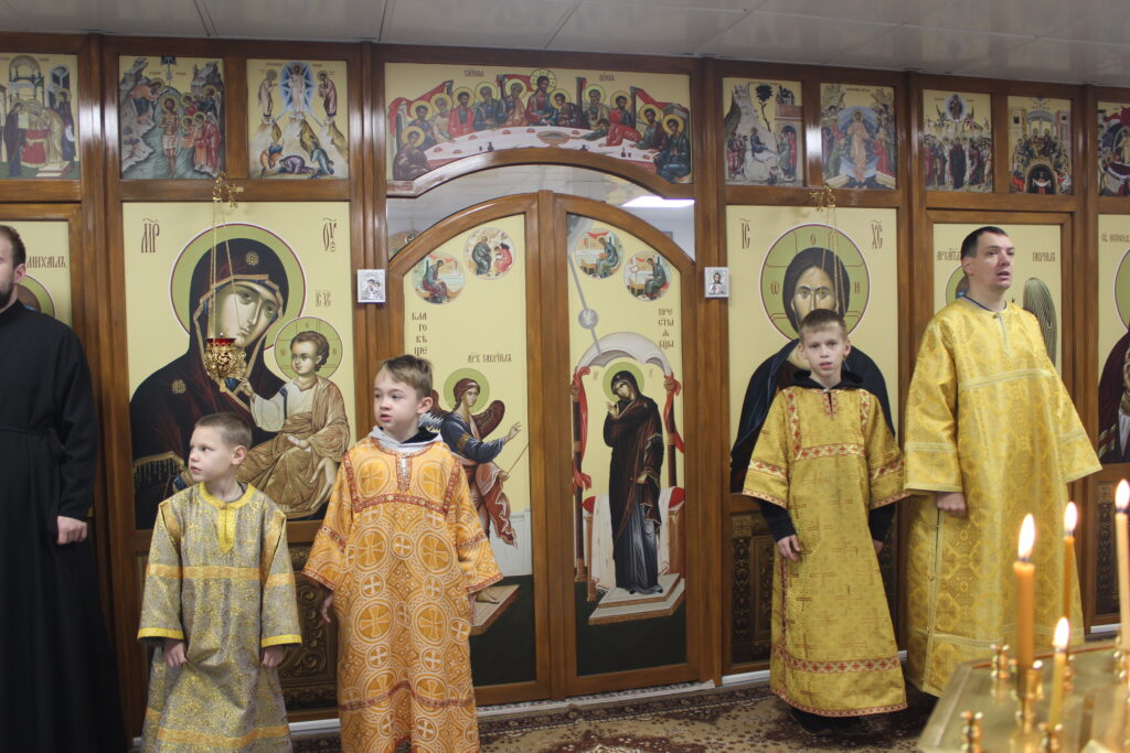 ВОСКРЕСНАЯ БОЖЕСТВЕННАЯ ЛИТУРГИЯ
