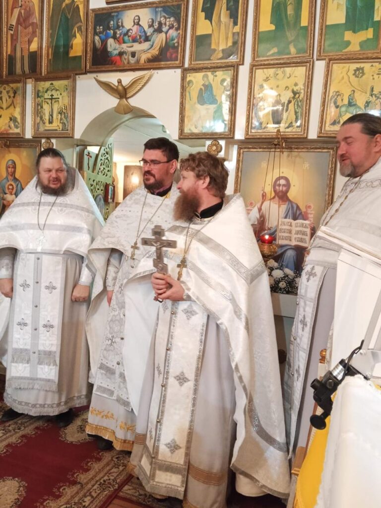 БОЖЕСТВЕННАЯ ЛИТУРГИЯ В ХРАМЕ АРХАНГЕЛА МИХАИЛА С. БЕЛОМЕСТНАЯ КРИУША