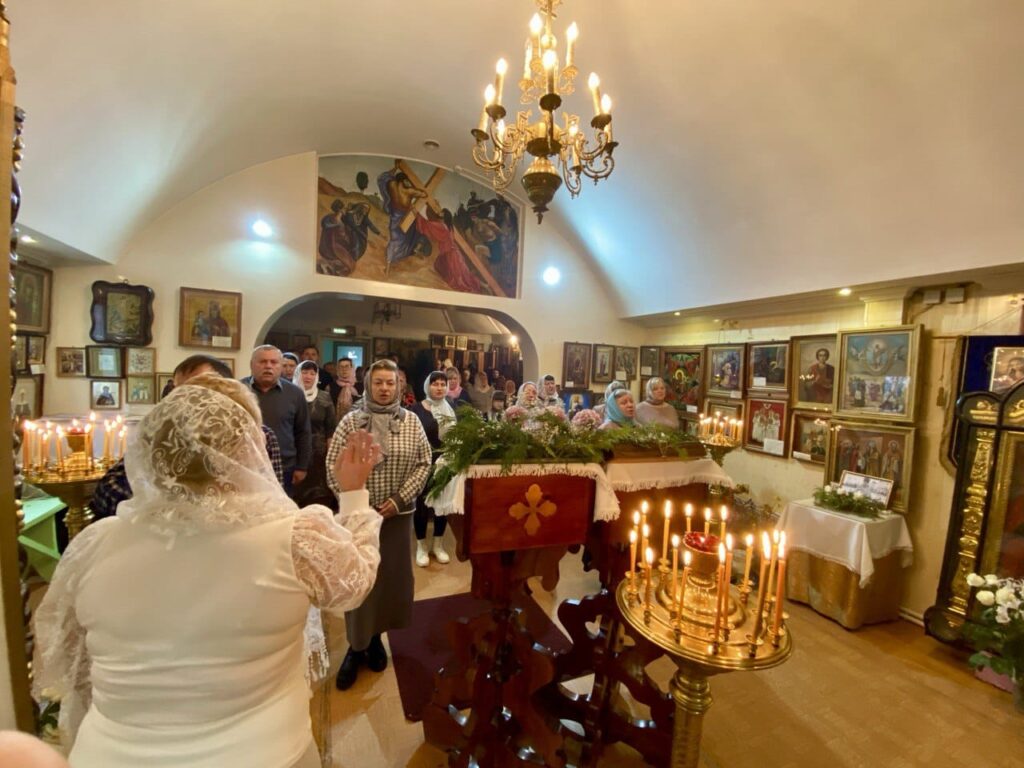 БОЖЕСТВЕННАЯ ЛИТУРГИЯ В ХРАМЕ АРХАНГЕЛА МИХАИЛА С. БЕЛОМЕСТНАЯ КРИУША