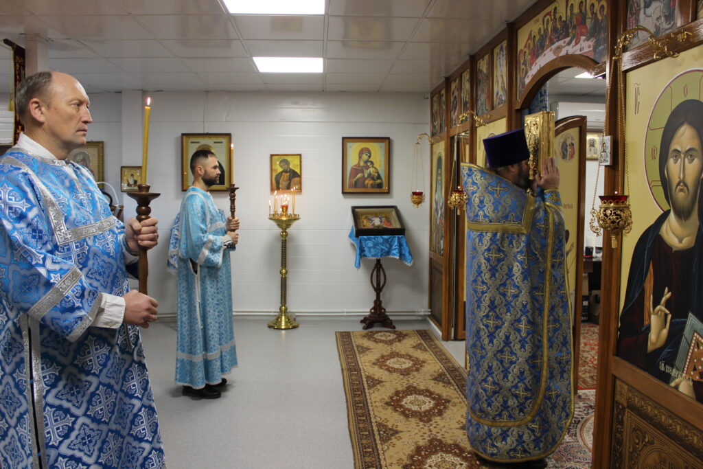 БОЖЕСТВЕННАЯ ЛИТУРГИЯ НА ПРАЗДНИК ВВЕДЕНИЯ ВО ХРАМ ПРЕСВЯТОЙ БОГОРОДИЦЫ