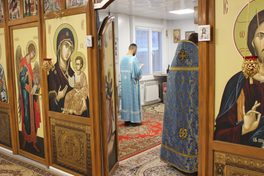 БОЖЕСТВЕННАЯ ЛИТУРГИЯ НА ПРАЗДНИК ВВЕДЕНИЯ ВО ХРАМ ПРЕСВЯТОЙ БОГОРОДИЦЫ