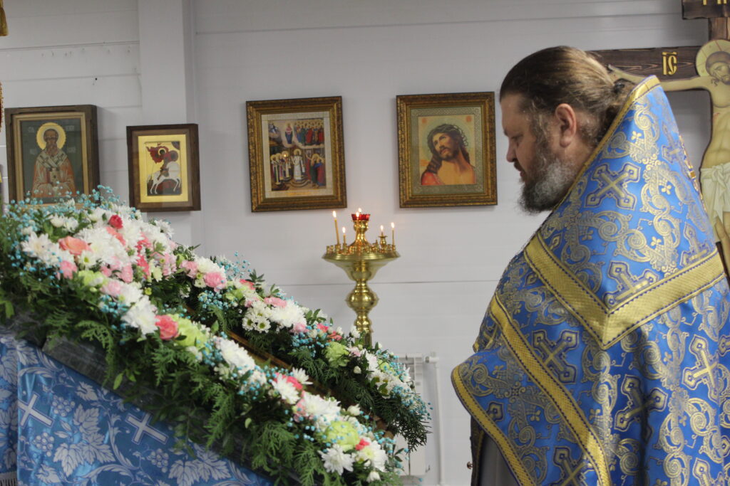 БОЖЕСТВЕННАЯ ЛИТУРГИЯ НА ПРАЗДНИК ВВЕДЕНИЯ ВО ХРАМ ПРЕСВЯТОЙ БОГОРОДИЦЫ