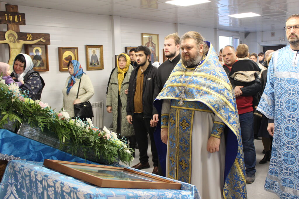 БОЖЕСТВЕННАЯ ЛИТУРГИЯ В ДЕНЬ ПАМЯТИ ВМЦ. ЕКАТЕРИНЫ.