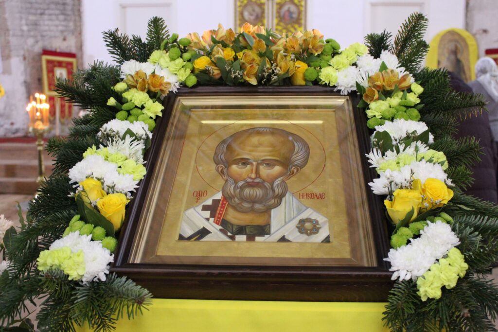 БОЖЕСТВЕННАЯ ЛИТУРГИЯ В ХРАМЕ СВЯТИТЕЛЯ НИКОЛАЯ В С. ПУШКАРИ