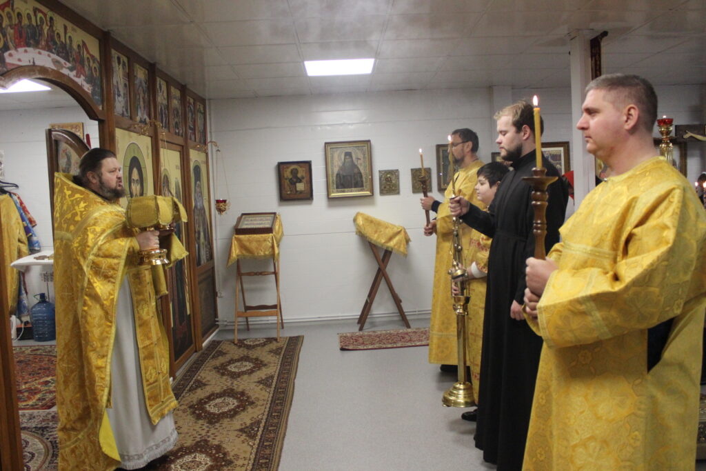 БОЖЕСТВЕННАЯ ЛИТУРГИЯ НА ПРЕСТОЛЬНЫЙ ПРАЗДНИК
