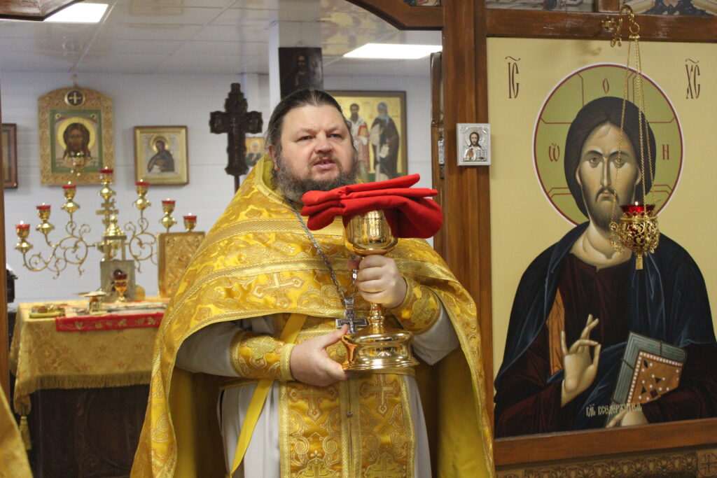 БОЖЕСТВЕННАЯ ЛИТУРГИЯ НА ПРЕСТОЛЬНЫЙ ПРАЗДНИК