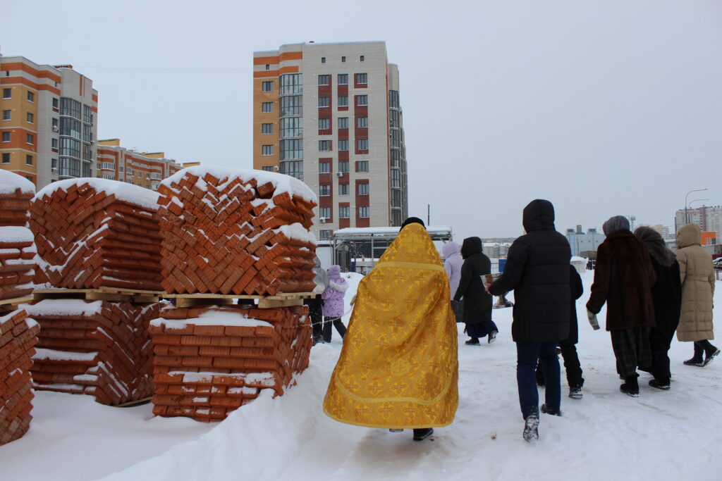 КРЕСТНЫЙ ХОД ПОСЛЕ АКАФИСТА СВЯТИТЕЛЮ ЛУКЕ