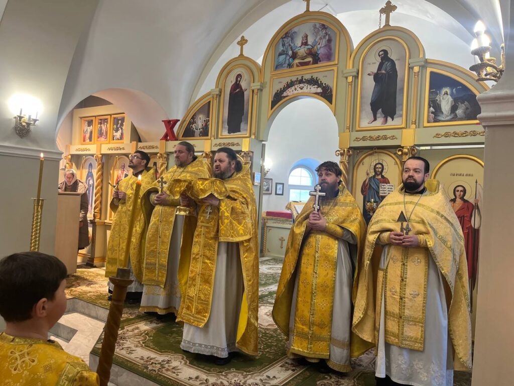 ТОРЖЕСТВЕННАЯ ЛИТУРГИЯ НА ПРЕСТОЛЬНЫЙ ПРАЗДНИК