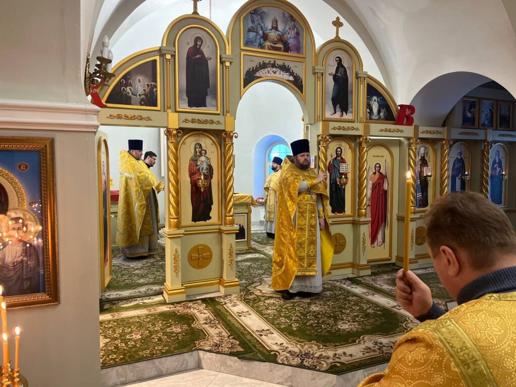 ТОРЖЕСТВЕННАЯ ЛИТУРГИЯ НА ПРЕСТОЛЬНЫЙ ПРАЗДНИК
