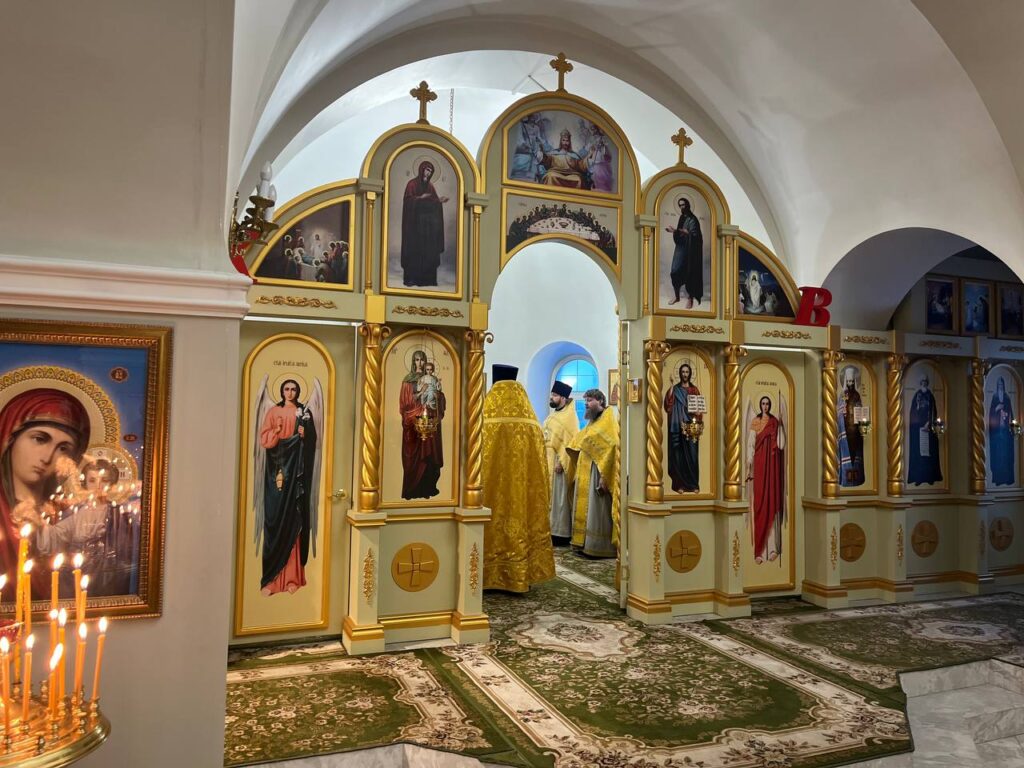 ТОРЖЕСТВЕННАЯ ЛИТУРГИЯ НА ПРЕСТОЛЬНЫЙ ПРАЗДНИК