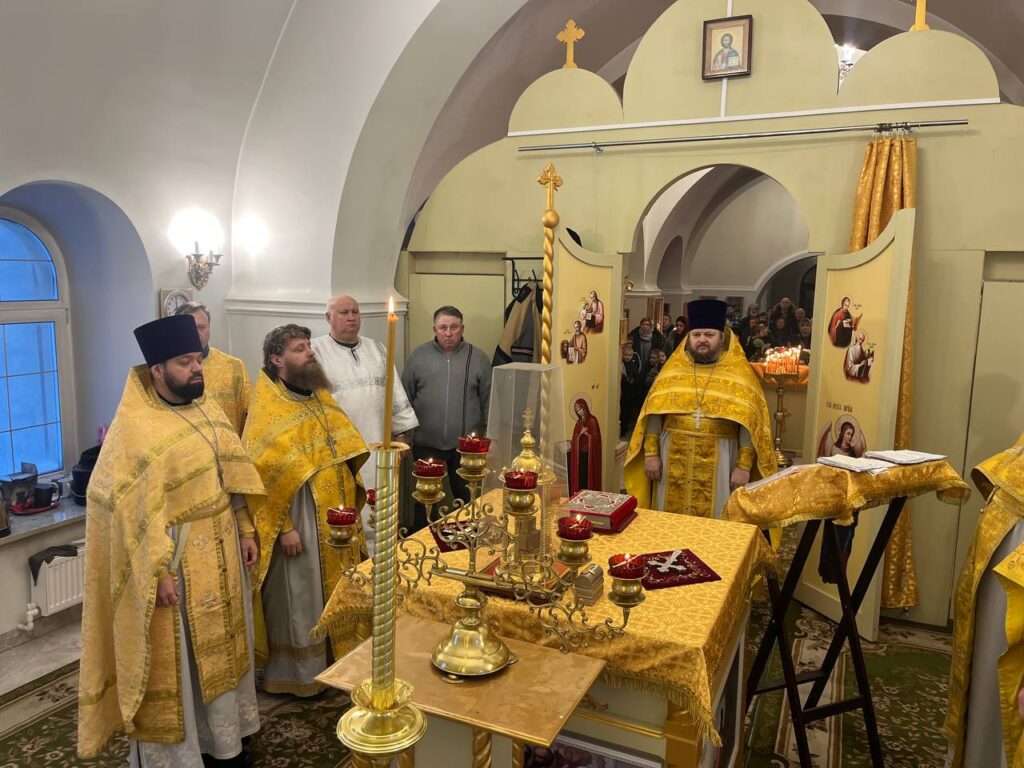 ТОРЖЕСТВЕННАЯ ЛИТУРГИЯ НА ПРЕСТОЛЬНЫЙ ПРАЗДНИК