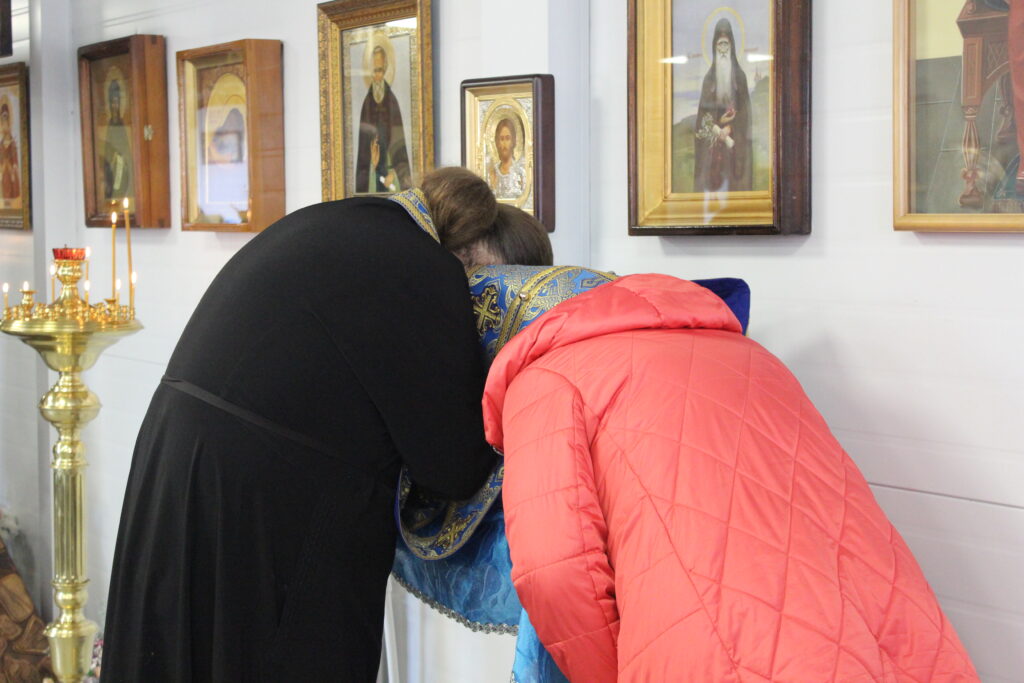 Божественная литургия на праздник "Похвалы Пресвятой Богородицы".