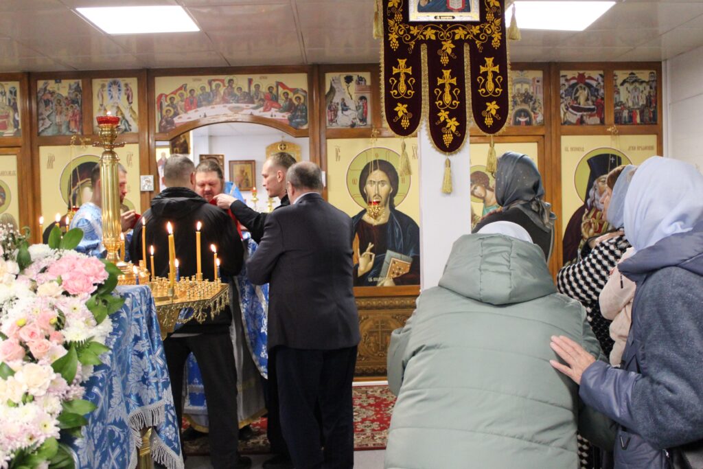 Дорогие братья и сестры, с праздником Благовещения Пресвятой Богородицы!