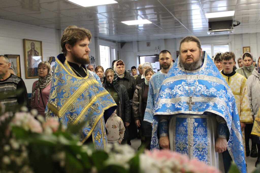 Дорогие братья и сестры, с праздником Благовещения Пресвятой Богородицы!