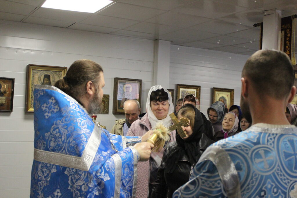 Дорогие братья и сестры, с праздником Благовещения Пресвятой Богородицы!