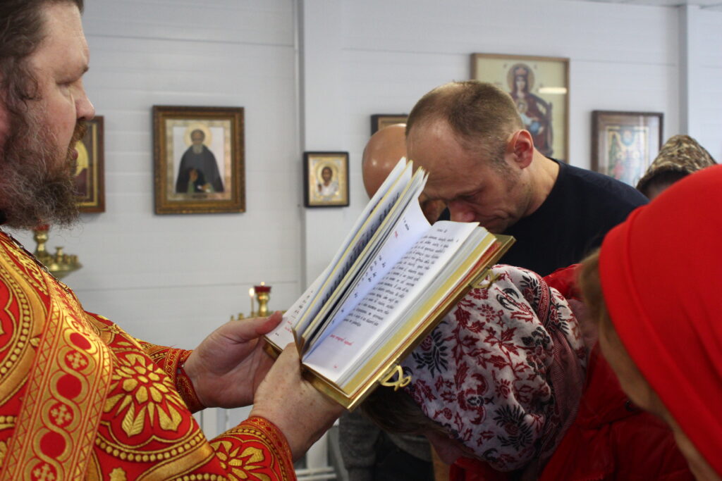 Молебен с чтением акафиста святому Георгию Победоносцу.