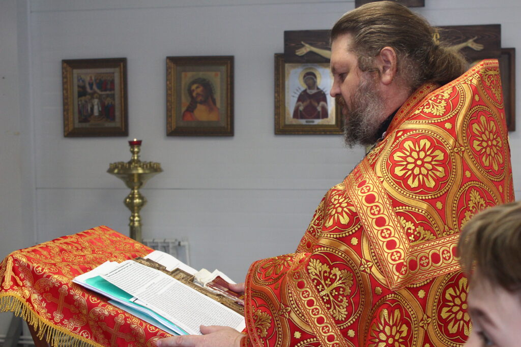 Молебен с чтением акафиста святому Георгию Победоносцу.