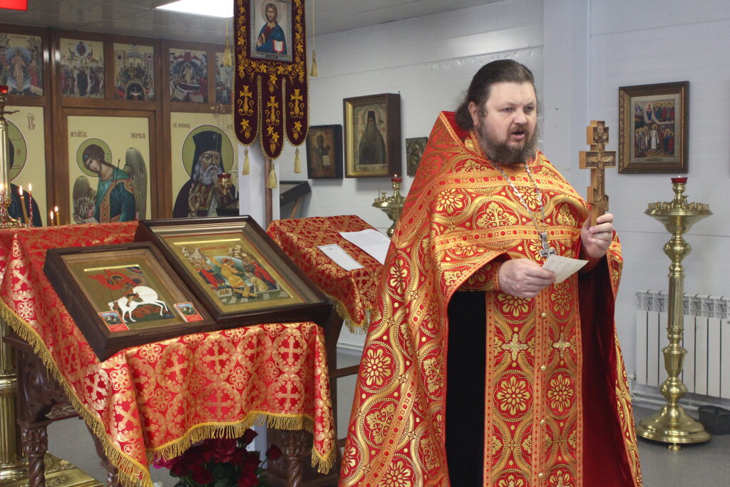 Молебен с чтением акафиста святому Георгию Победоносцу.