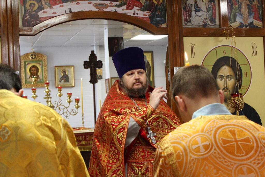 Божественная литургия в 4-ю неделю по Пасхе, о расслабленном.