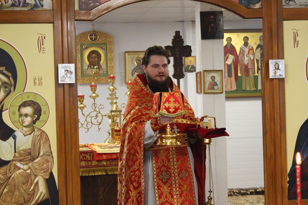Божественная литургия в день Победы.