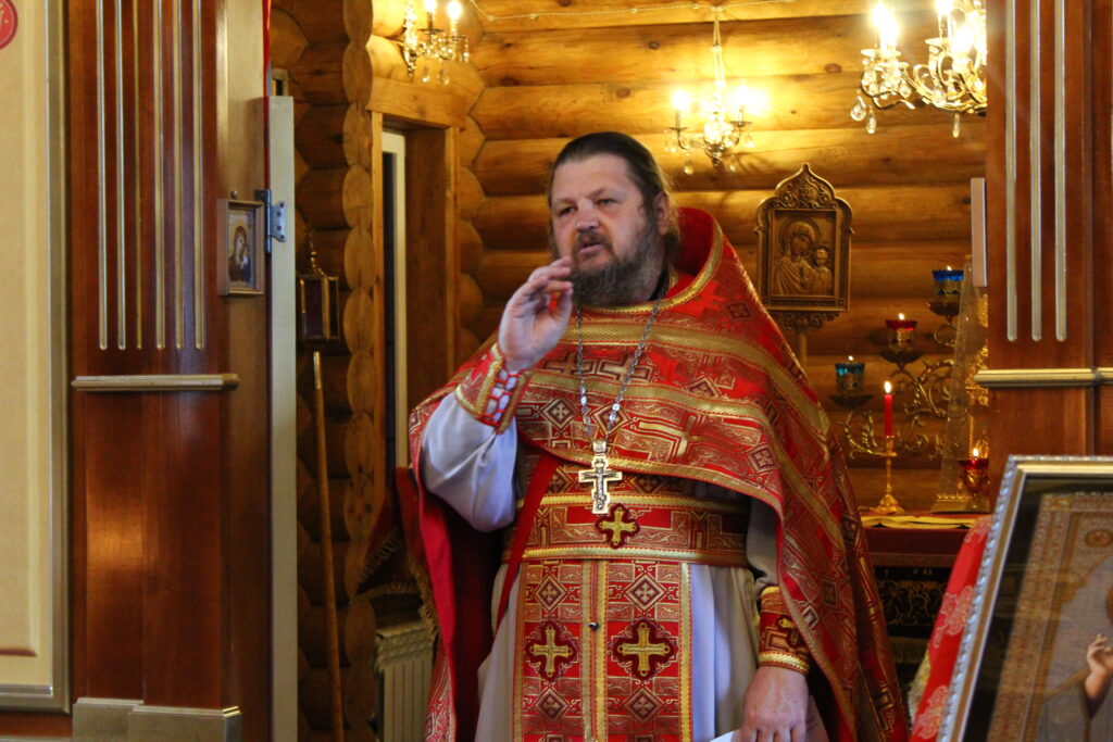 Божественная литургия в храме в честь Божией Матери.
