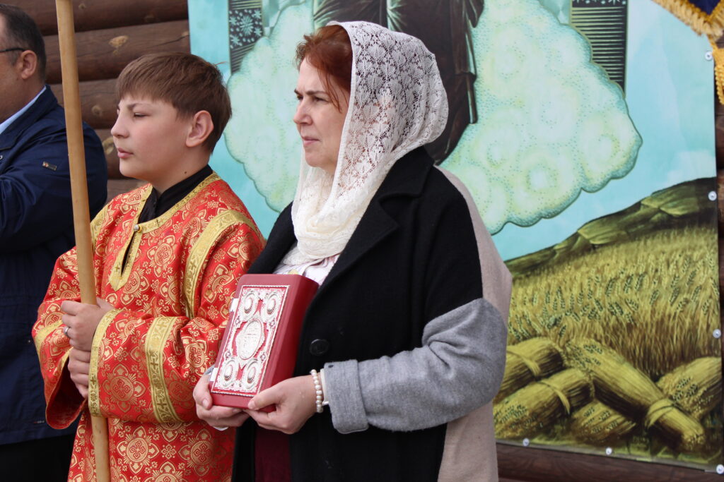 Божественная литургия в храме в честь Божией Матери.