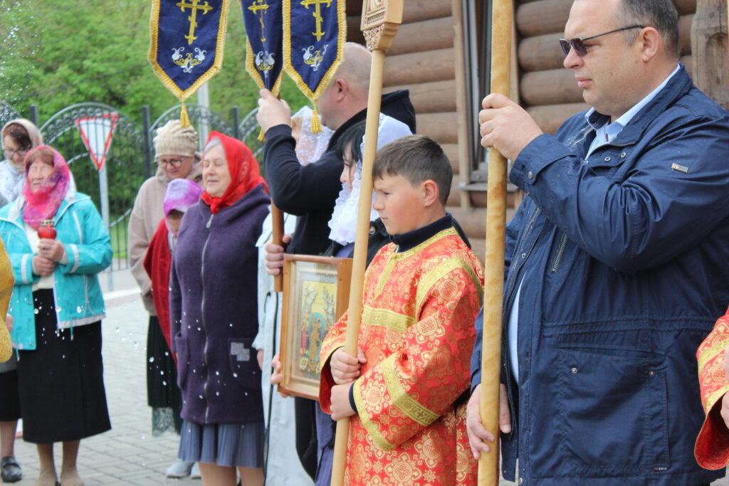 Божественная литургия в храме в честь Божией Матери.