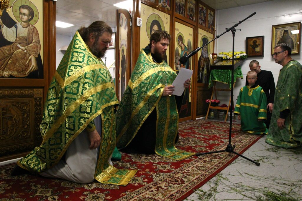 Божественная литургия в день Пятидесятницы.