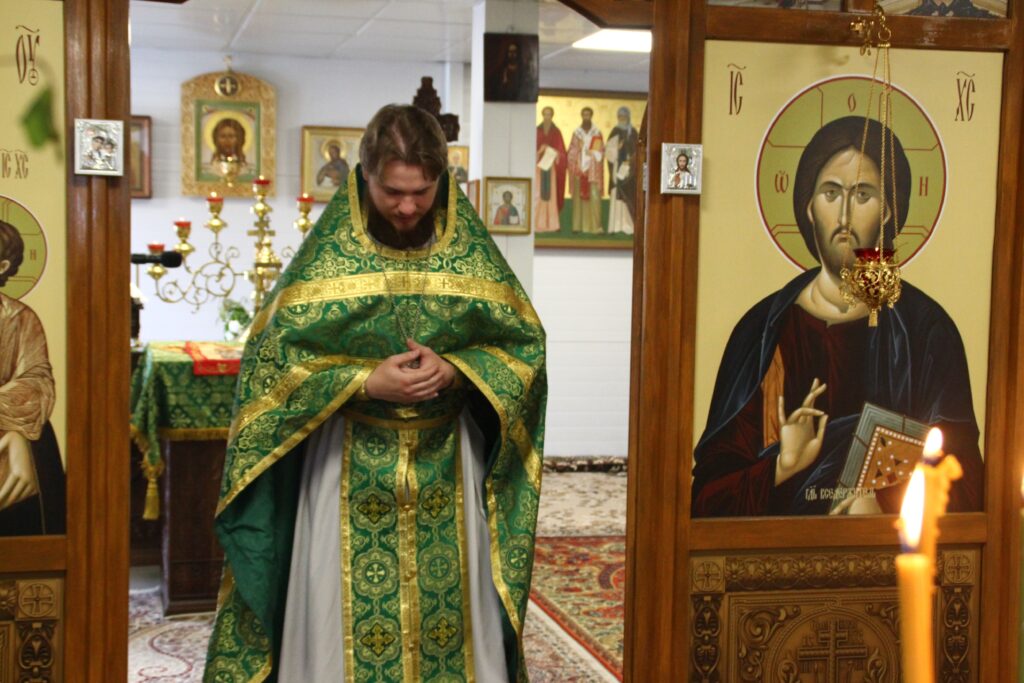 Божественная литургия в день Святого Духа.