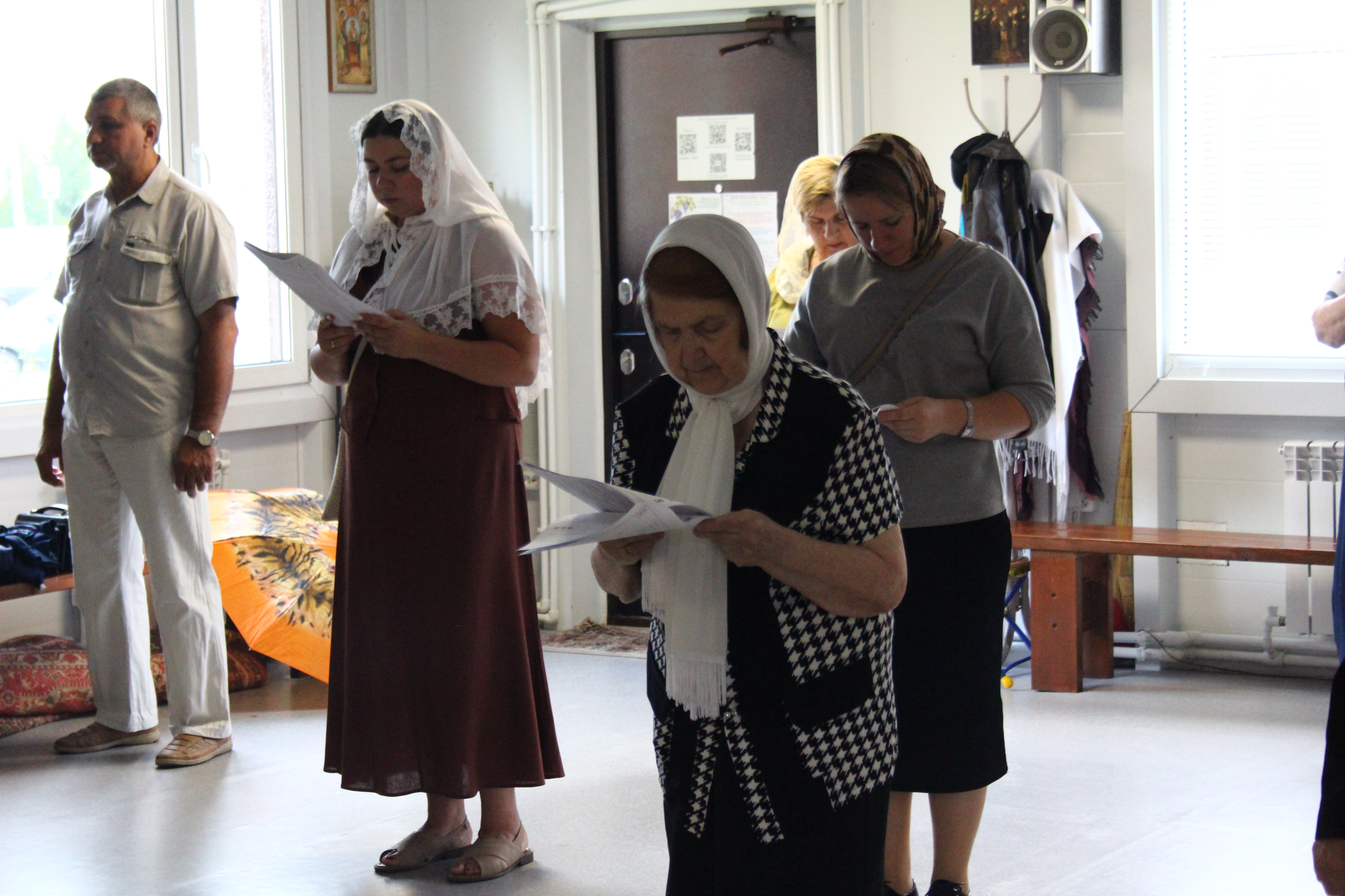 Молебен Пресвятой Богородице.