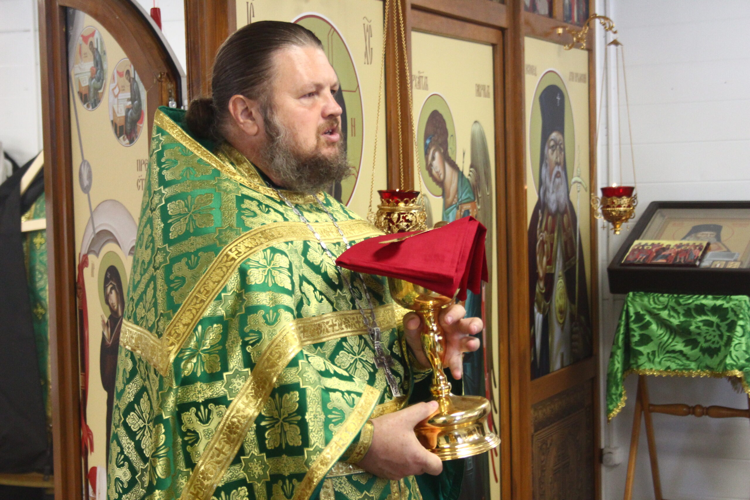Божественная литургия в день памяти преподобного Серафима Саровского.