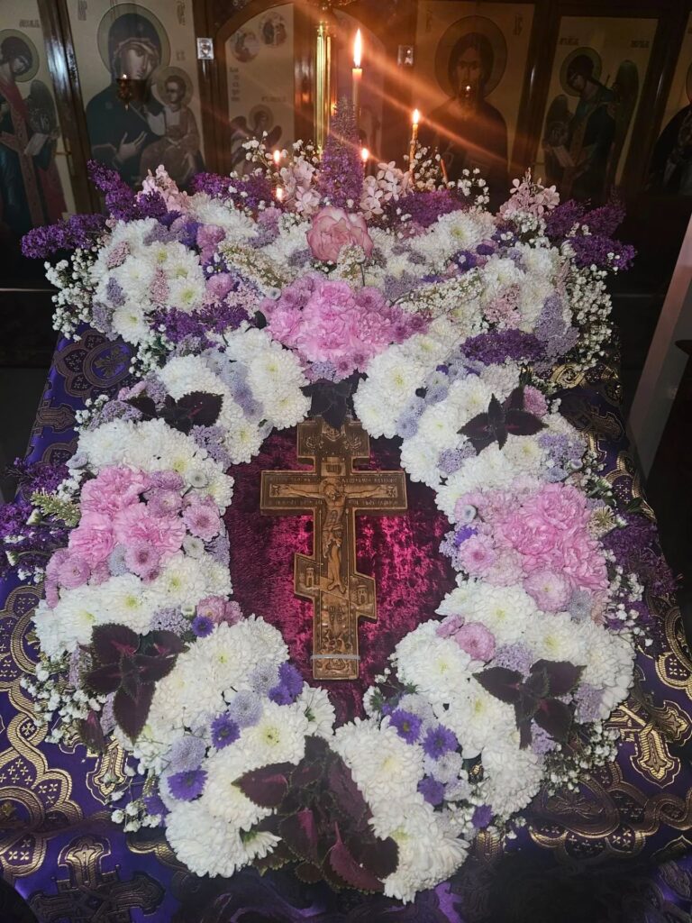 Всенощное бдение и Божественная литургия в день Воздвижения Честного и Животворящего Креста Господня.