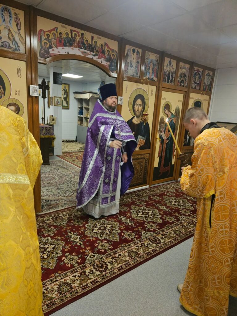 Всенощное бдение и Божественная литургия в день Воздвижения Честного и Животворящего Креста Господня.