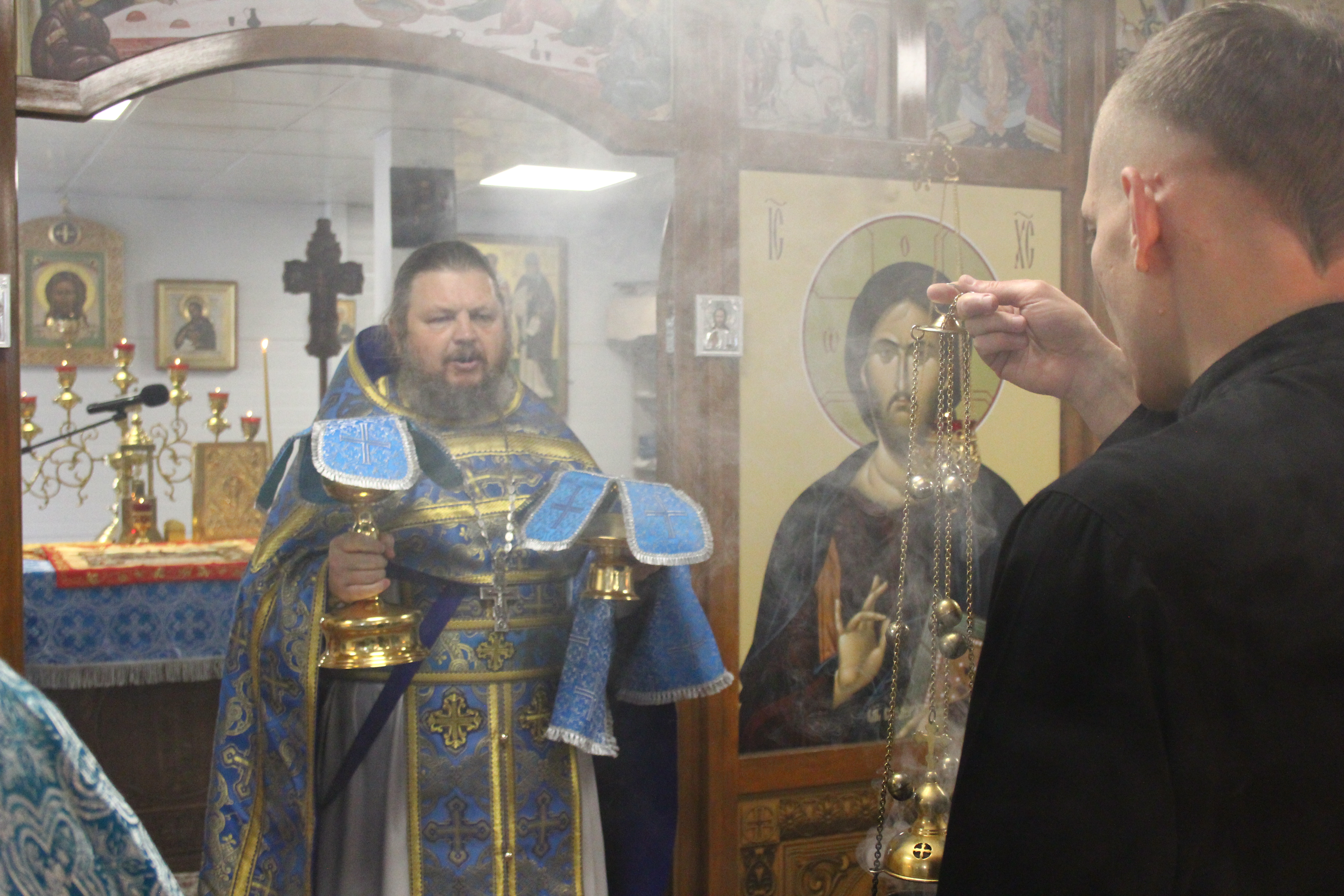 Божественная литургия в праздник Покрова Пресвятой Богородицы.