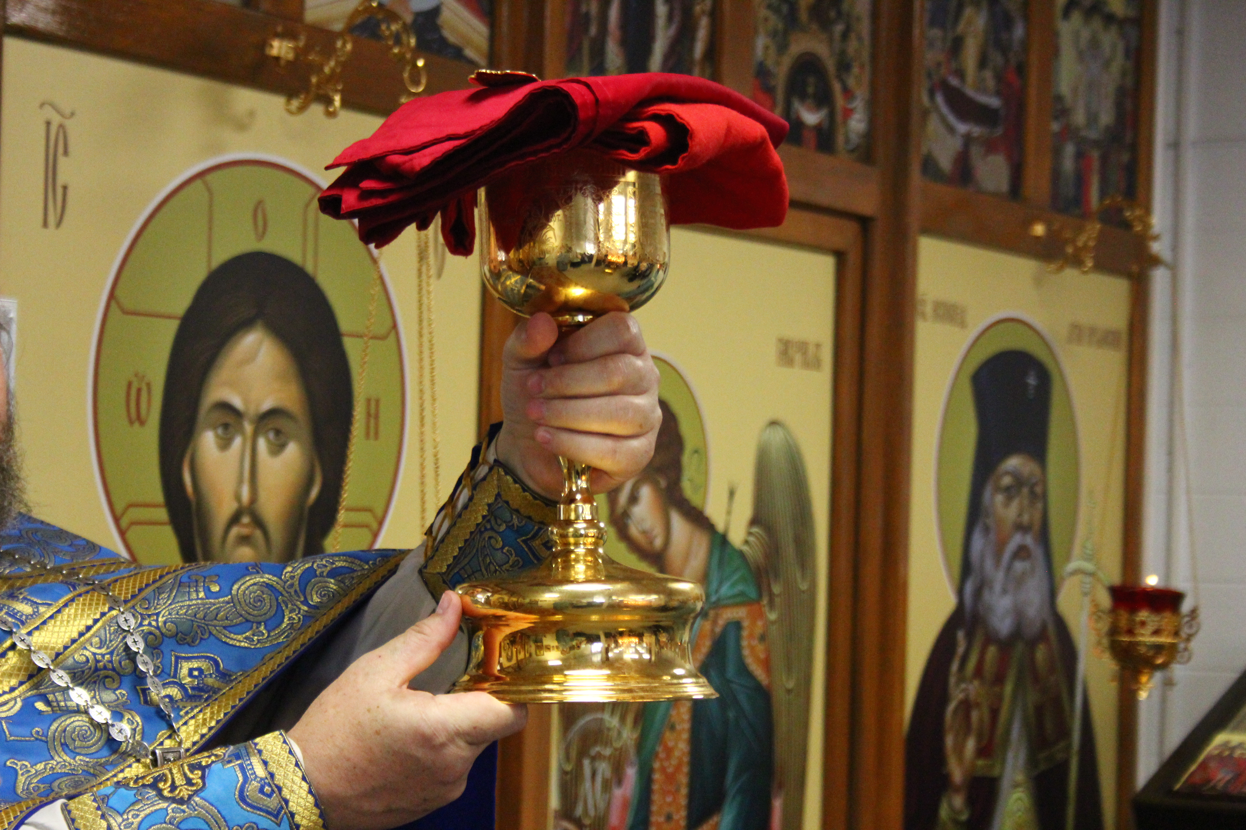 Божественная литургия в праздник Покрова Пресвятой Богородицы.
