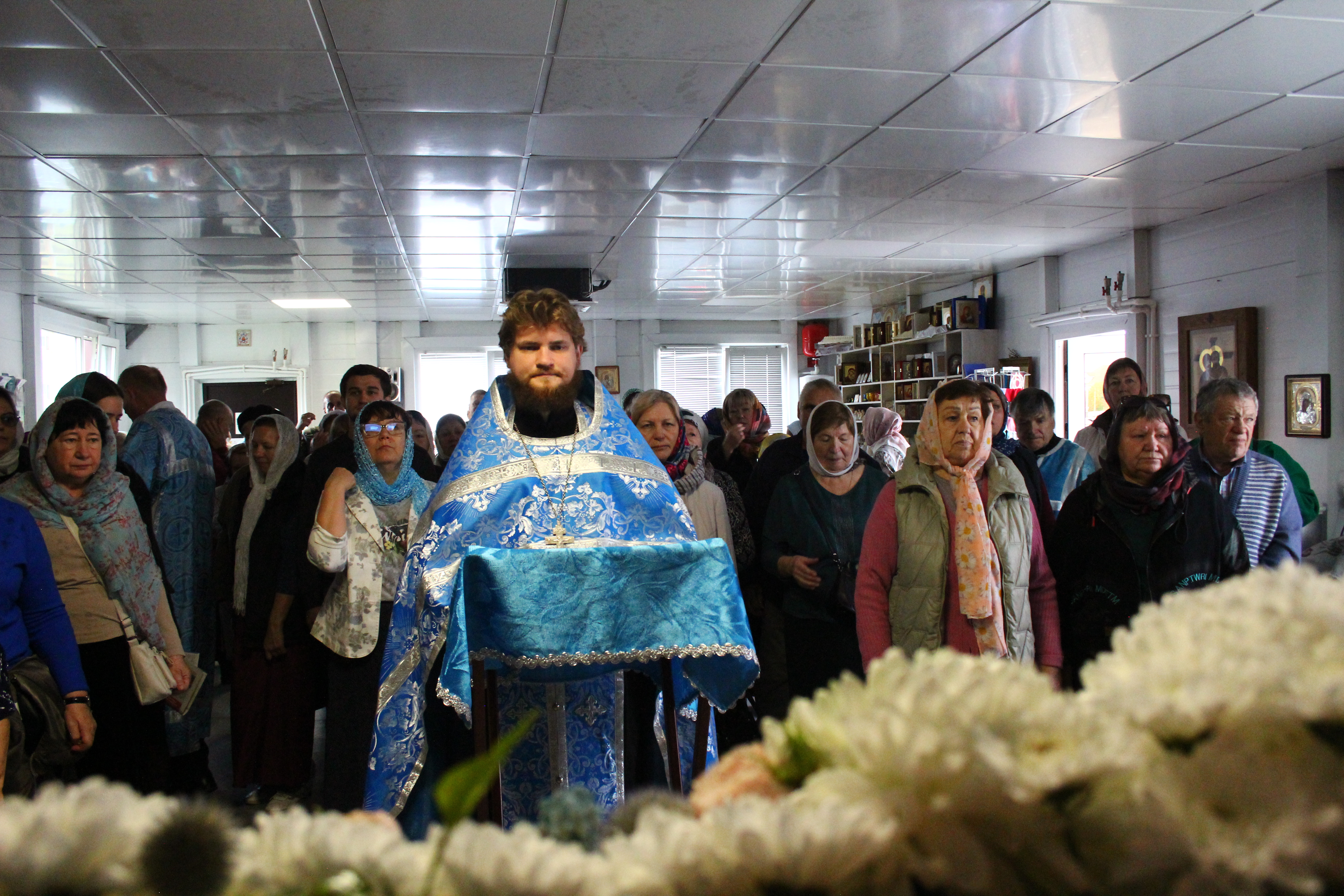 Божественная литургия в праздник Покрова Пресвятой Богородицы.